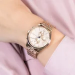 ⁦ساعة تومي هيلفيغر للنساء 1782120، مينا نحاسية⁩ - الصورة ⁦7⁩
