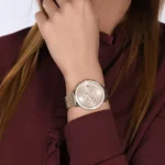 ⁦ساعة تومي هيلفيغر للنساء 1782189، مينا ذهبية⁩ - الصورة ⁦8⁩