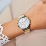 ⁦ساعة تومي هيلفيغر للنساء 1782278، مينا فضية⁩ - الصورة ⁦6⁩