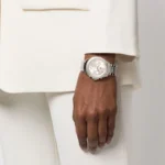 ⁦ساعة تومي هيلفيغر للنساء 1782384، مينا فضية⁩ - الصورة ⁦4⁩