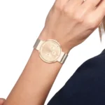⁦ساعة تومي هيلفيغر للنساء 1782538، مينا نحاسي⁩ - الصورة ⁦7⁩