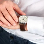 ⁦ساعة هوجو بوس اتيتيود كرونوغراف للرجال 1513609 - مينا باللون البيج⁩ - الصورة ⁦5⁩