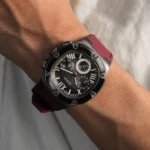 ⁦ساعة جيس هيد لاين للرجال – GW0571G4، مينا رمادية واستيك أحمر⁩ - الصورة ⁦7⁩