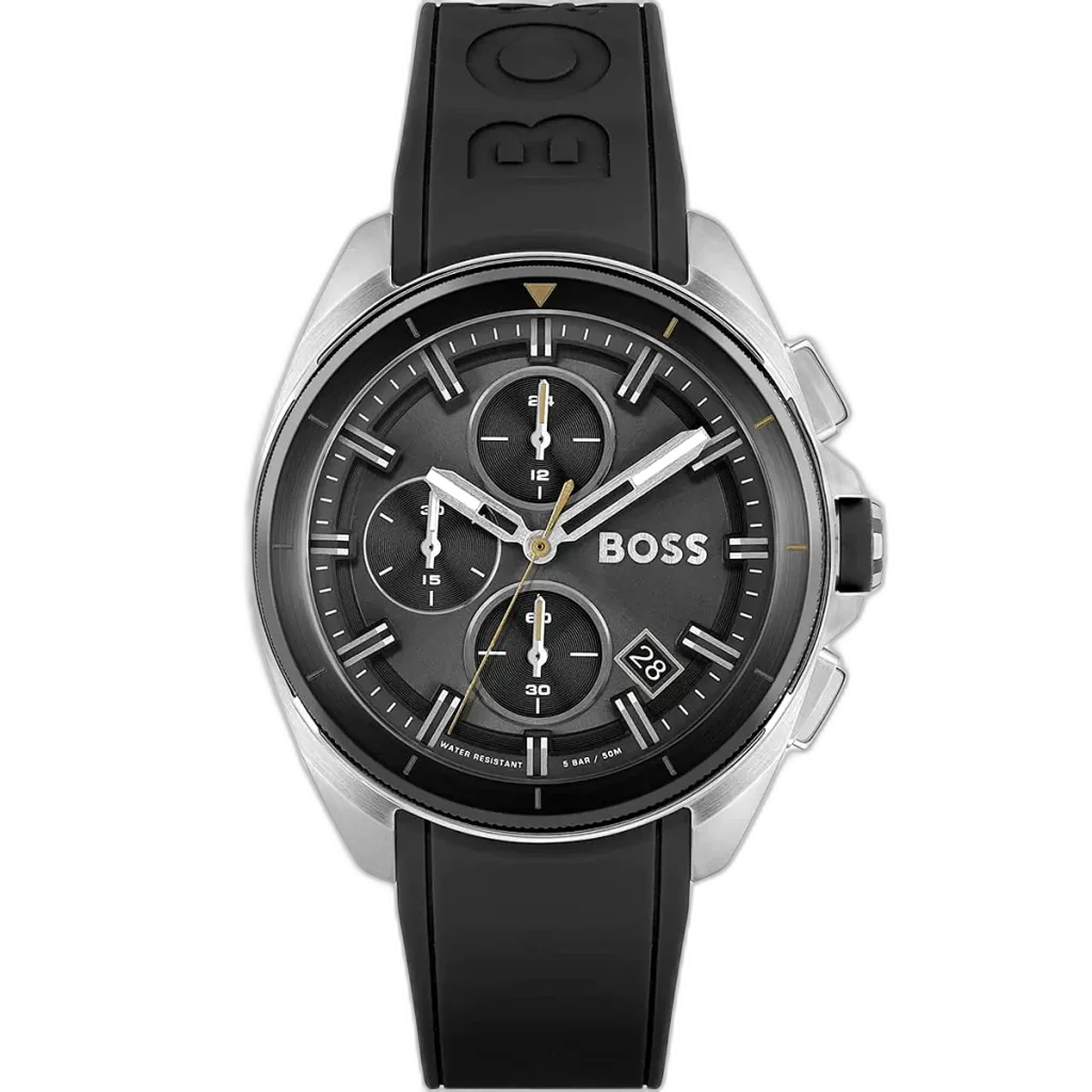 ساعة هوجو بوس فولان 1513957 رجالية كرونوغراف، بمينا أسود إشعاع شمسي وعقارب ومؤشرات فضية مضيئة، ثلاثة عدادات فرعية، إطار تاخيميتر، نافذة تاريخ عند 4:30، وسوار سيليكون برتقالي نابض بالحياة مع إبزيم دبوس من الستانلس ستيل.