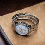 ⁦ساعة مايكل كورس حريمي MK5020 "ريتز" (Ritz)، ميناء فضي مضيء.⁩ - الصورة ⁦8⁩