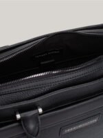 شنطة تومي هيلفيغر لاب توب: حقيبة أعمال سوداء جلد طبيعي 100% مع قسم مبطن للاب توب ومقابض علوية وشعار TH معدني.